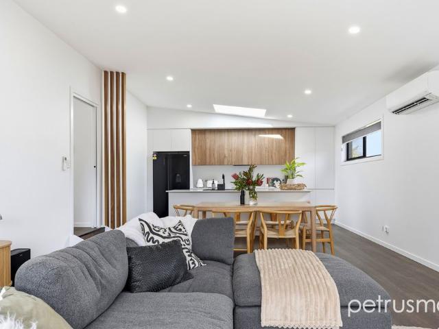 Apartment for rent in Old Beach, Hobart