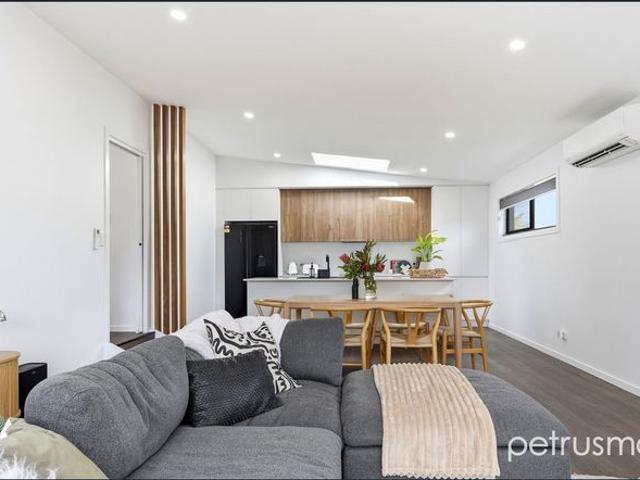 Apartment for rent in Old Beach, Hobart