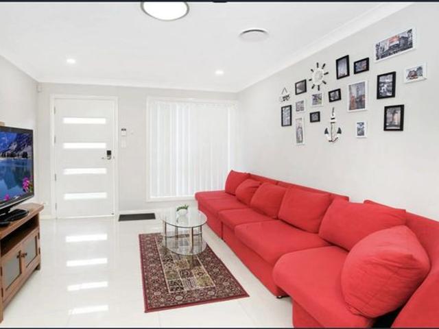 Townhouse for rent in Sydney, New South Wales