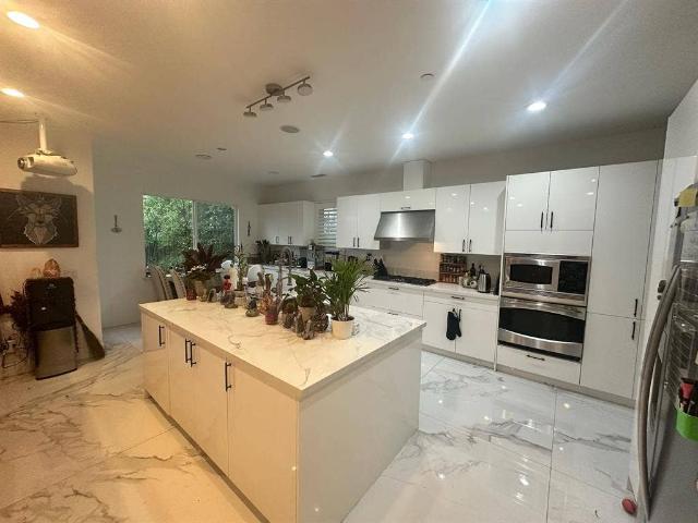 Room for rent in Canoga Park, California