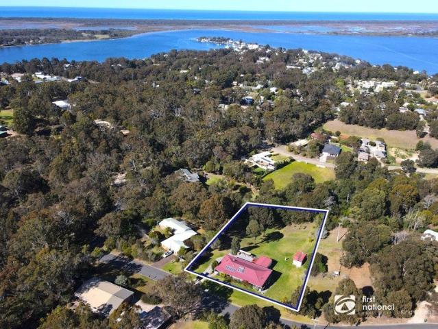 House for sale in Victoria