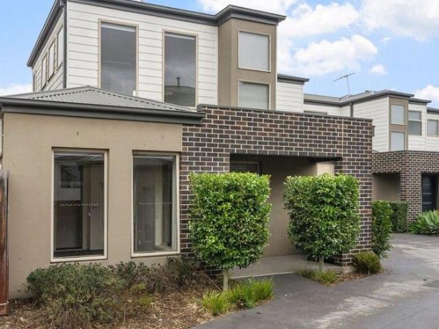Townhouse for sale in Camerons Creek, Victoria