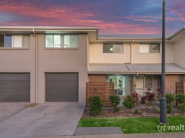 Townhouse for sale in Murrumba Downs