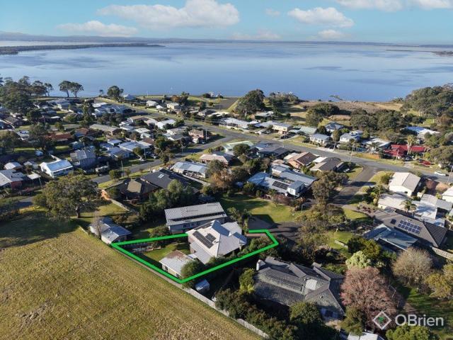 House for rent in Eagle Point, Victoria