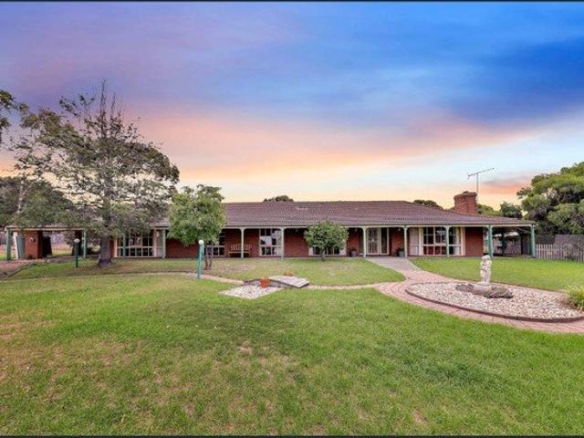 Cottage for rent in Lara, Victoria