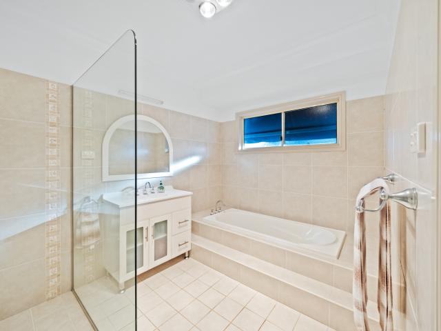 Cottage for sale in Canina, Queensland