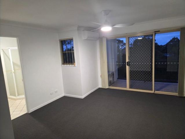 Townhouse for rent in Carrara, Gold Coast City