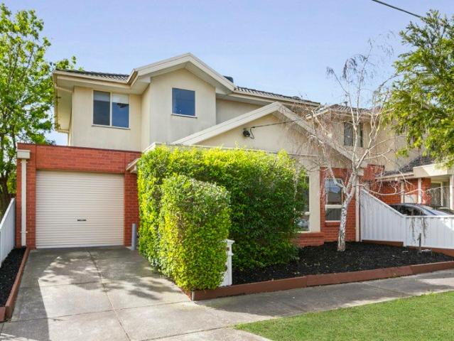 Townhouse for sale in Camerons Creek, Victoria