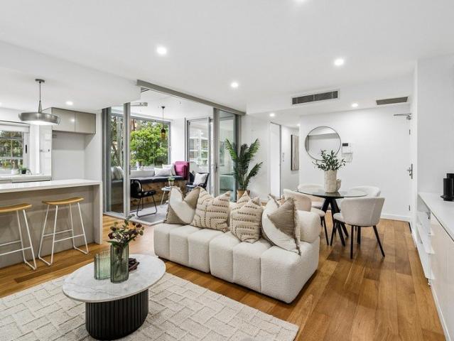 Apartment for sale in Lower North Shore, Sydney