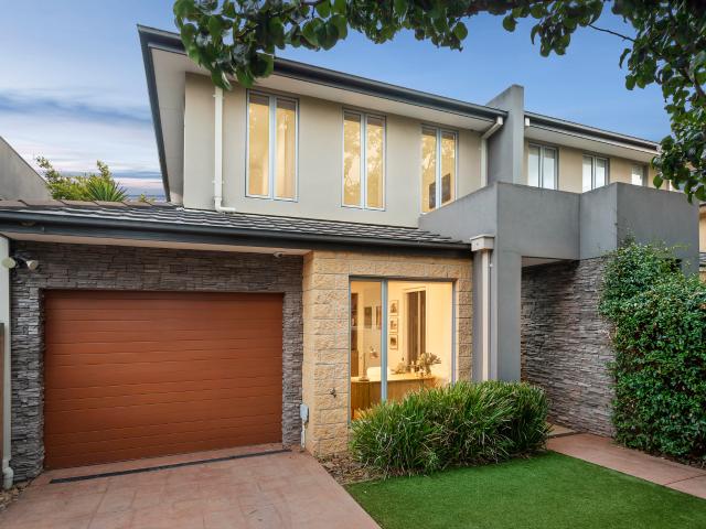 House for sale in Caulfield South
