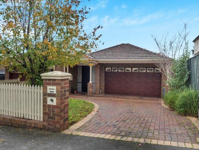 Townhouse for rent in Camerons Creek, Victoria
