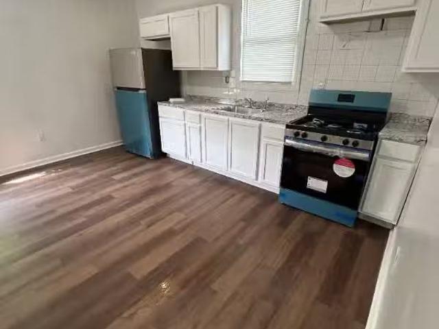 Condo for rent in Newark
