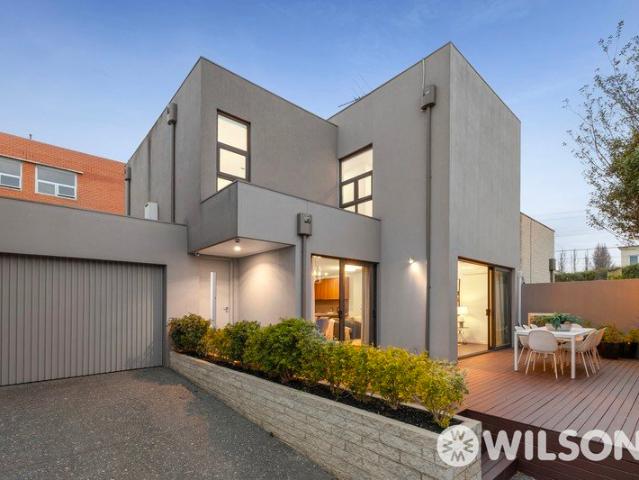 Townhouse for sale in Caulfield North, Melbourne