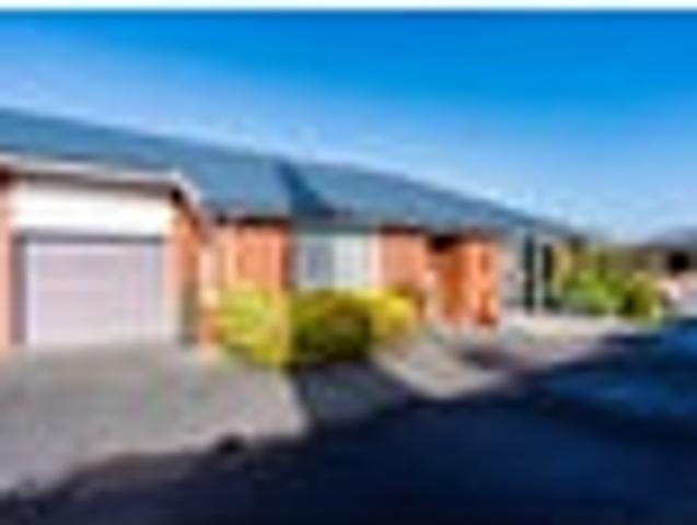 Townhouse for sale in Otakou