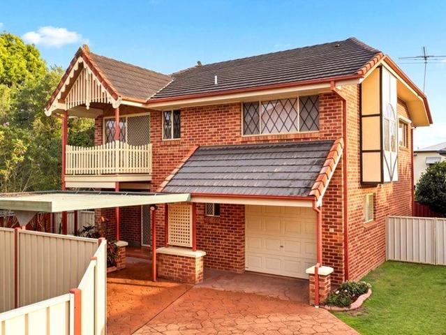 House for sale in Grafton