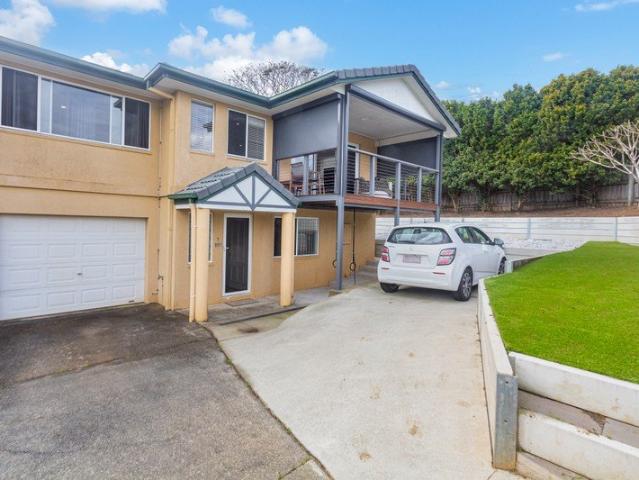 Duplex for sale in Banora Point, New South Wales