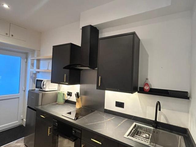 Studio for rent in Roselands, Eastbourne