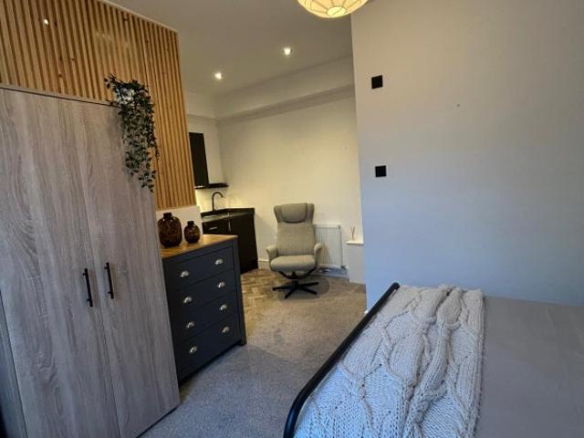 Studio for rent in Roselands, Eastbourne