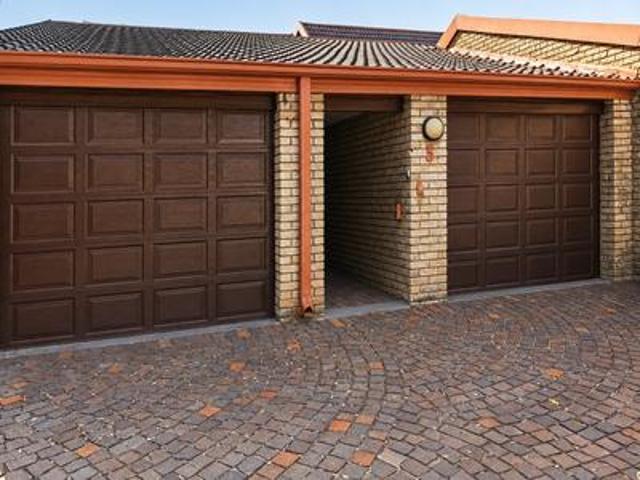Townhouse for sale in Vosloorus, Gauteng