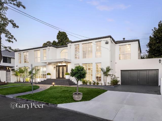 House for sale in Caulfield North