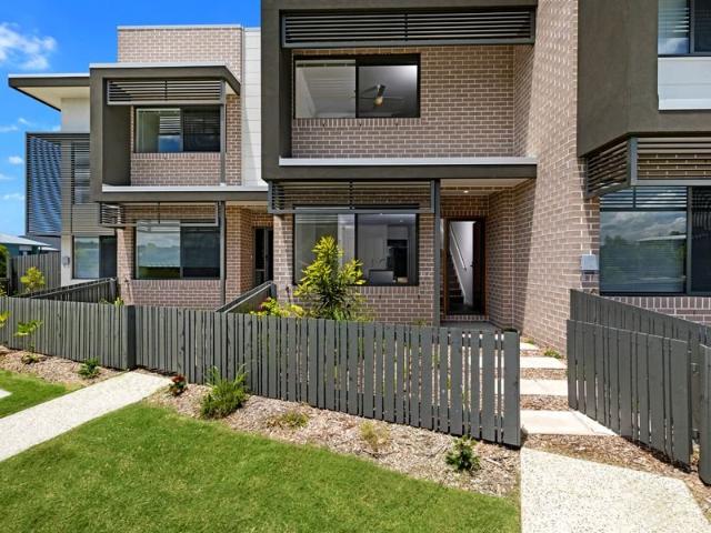 Townhouse for sale in Kings Creek, Queensland
