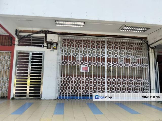 Shop for rent in Malaka