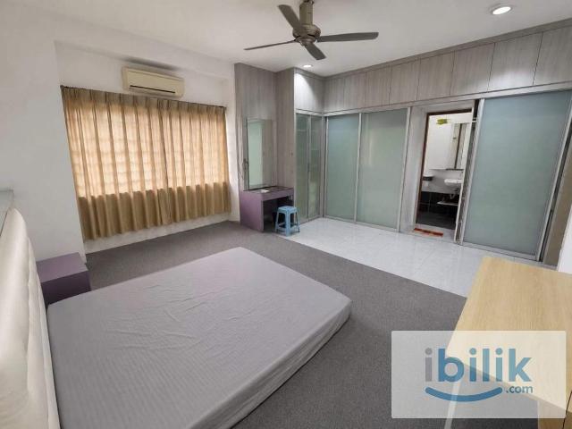 Room for rent in Petaling, Alam Impian