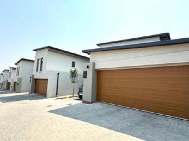 Townhouse for sale in Crowthorne, City of Johannesburg Metropolitan Municipality