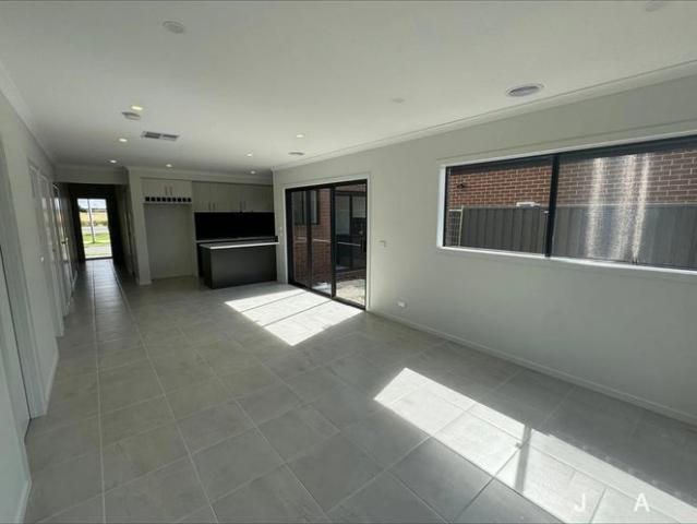 Townhouse for rent in Camerons Creek, Victoria