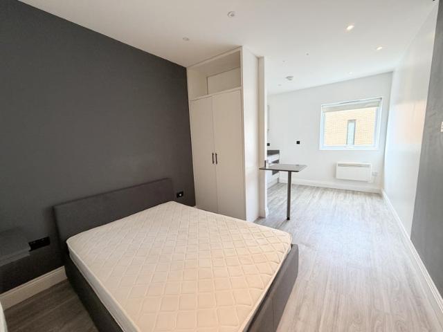 Studio for rent in Colindale, Greater London