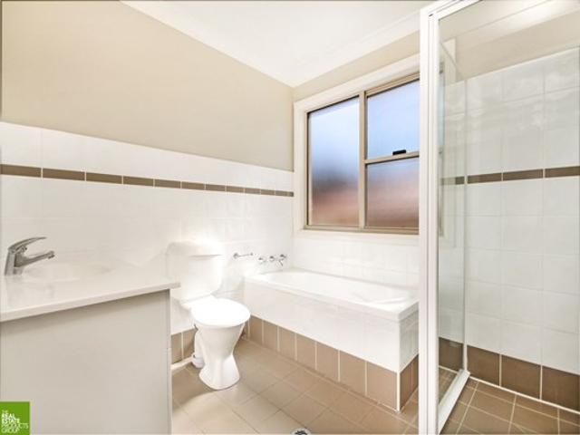 Townhouse for rent in Wollongong West, New South Wales