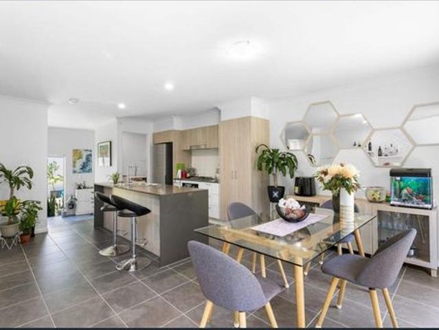 Townhouse for rent in Toombul, Queensland