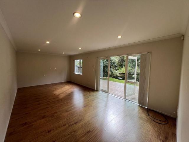 House for rent in Paremoremo