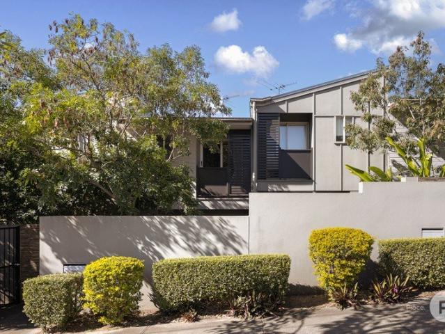 Townhouse for rent in Toombul, Queensland