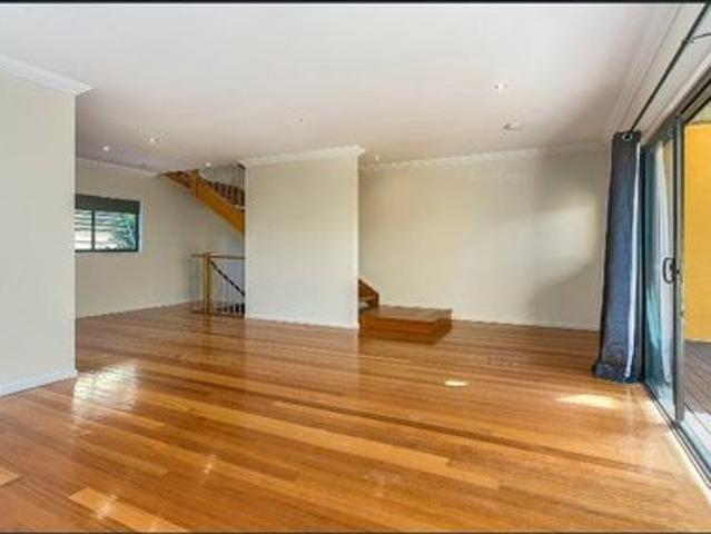 Townhouse for rent in Toombul, Queensland