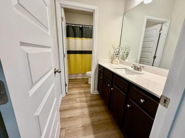 Room for rent in Oakwood, Georgia