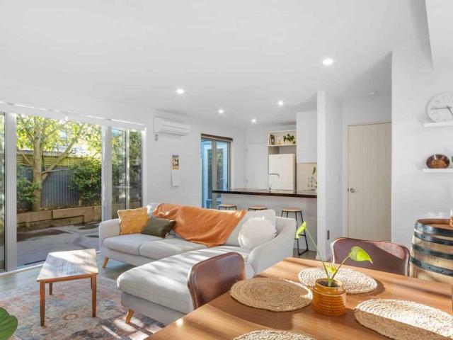 Townhouse for rent in Heathcote, Canterbury