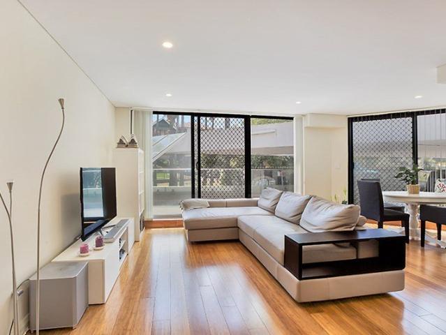 Apartment for rent in Lower North Shore, Sydney
