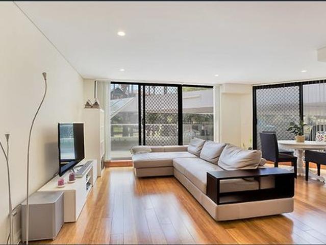 Apartment for rent in Lower North Shore, Sydney