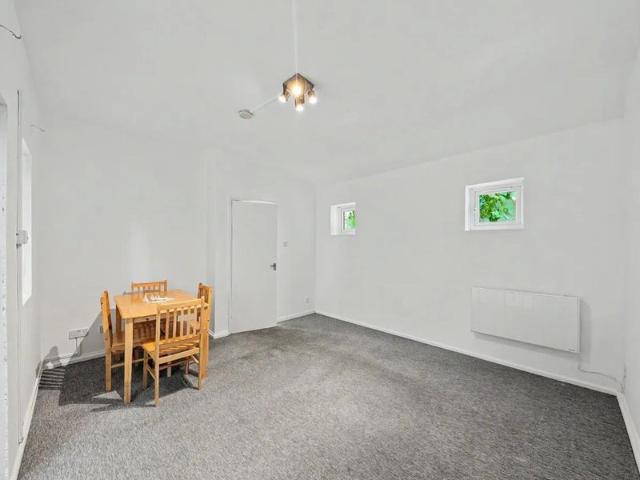Apartment for rent in Charlton, Greater London