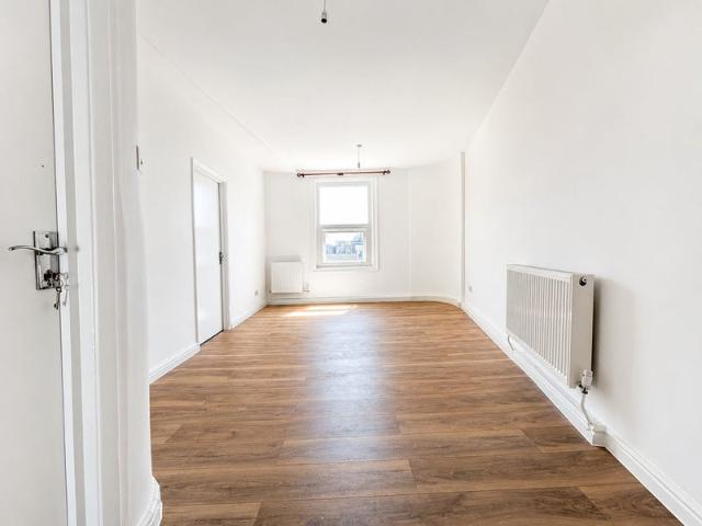 Apartment for rent in Loughborough Junction, Greater London