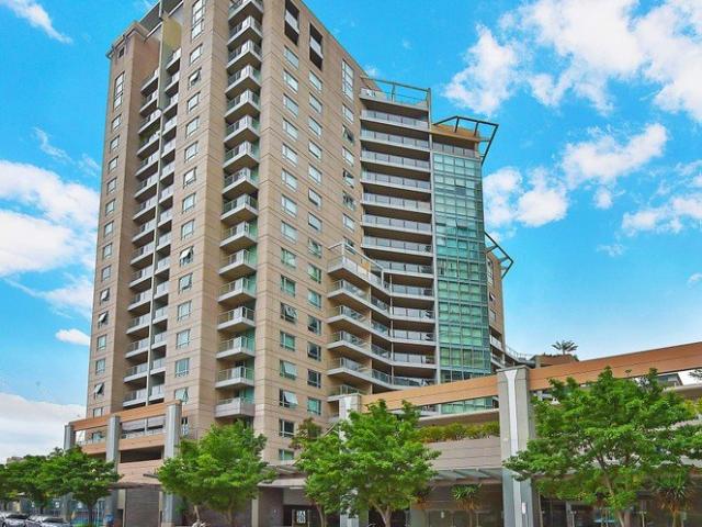 Apartment for sale in Lower North Shore, Sydney