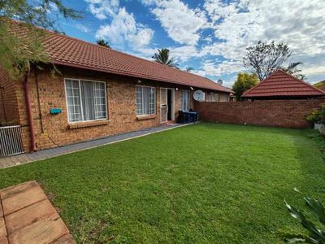 Townhouse for sale in Waterkloof, Gauteng
