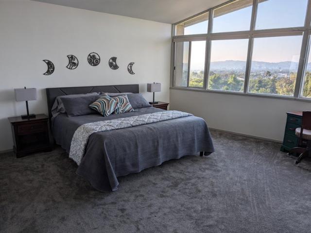 Room for rent in Canoga Park, California