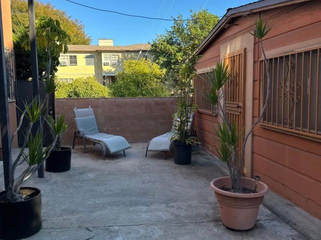 Room for rent in Mid-Wilshire, Los Angeles