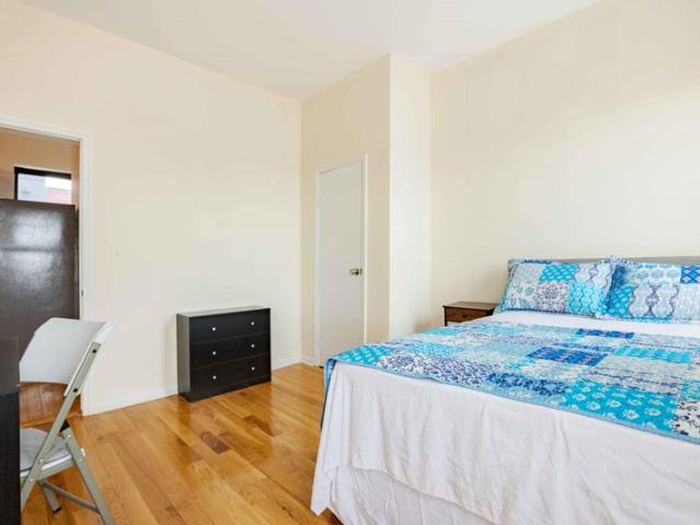 Room for rent in Arverne, New York