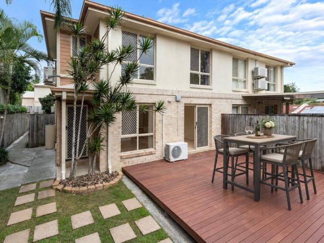 Townhouse for rent in Greenslopes, Greater Brisbane