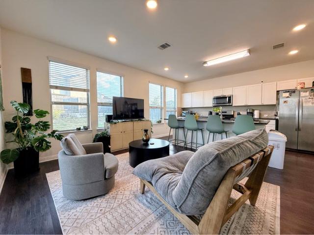 Room for rent in Pilot Knob, Austin