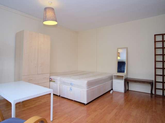 Room for rent in Pimlico, Greater London