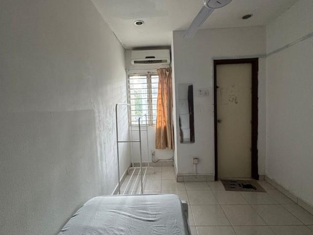 Room for rent in Petaling, Alam Impian